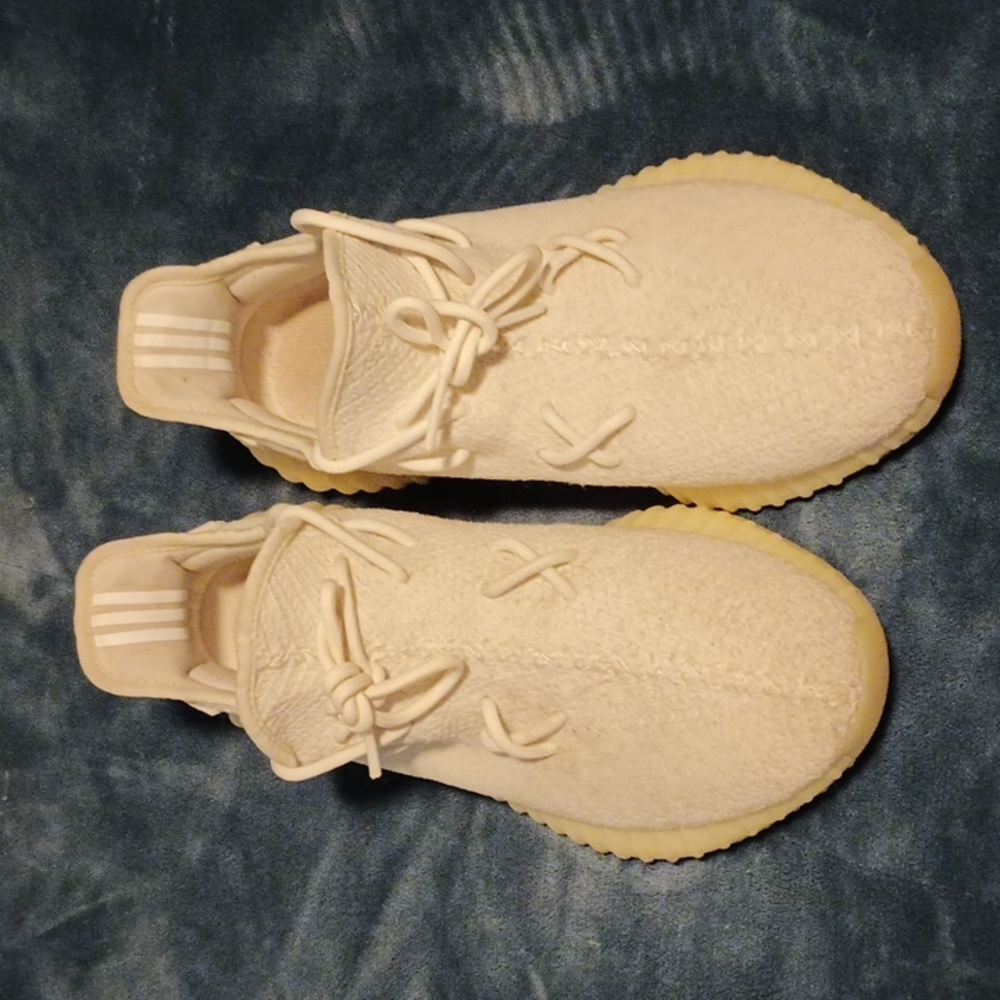 Yeezy 350 cream (will bundle both pair for 350)